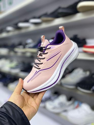 Детская обувь: Кроссовки и кеды — широкий выбор моделей на полках магазина. - — 4