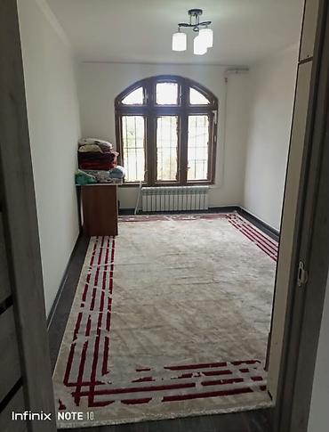 Сдаётся 3‑комнатный дом в районе Пишпек. - Планировка: три
