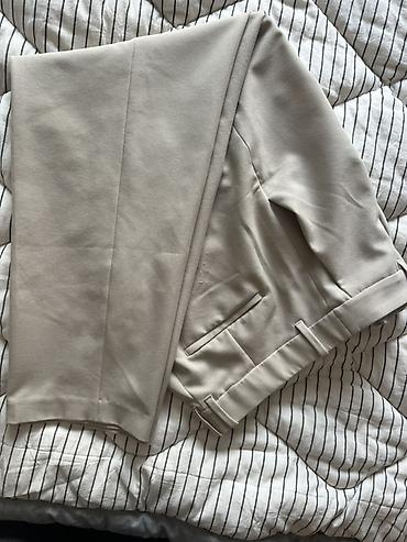 Классические брюки Uniqlo, бежевые (теплый светло-песочный оттенок)
