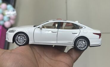 Avtomobil modelləri: Leksus sedan modelinin metal die-cast oyuncaq maketi - Korpus: metal — 12