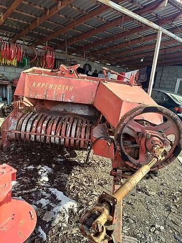 Тюковые пресс-подборщики: Пресс-подборщик кыргызстан тюковый, прицепной, красного цвета — 9