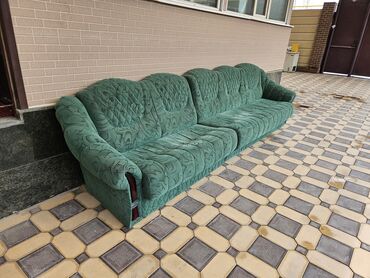 раскладной угловой диван: Угловой диван, цвет - Зеленый, Б/у