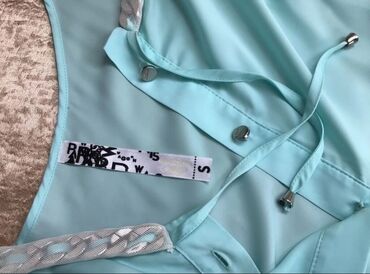 Gündəlik donlar: Платье декольте. Длина выше колена. Бренд: WAGGON (париж). Размер — 10