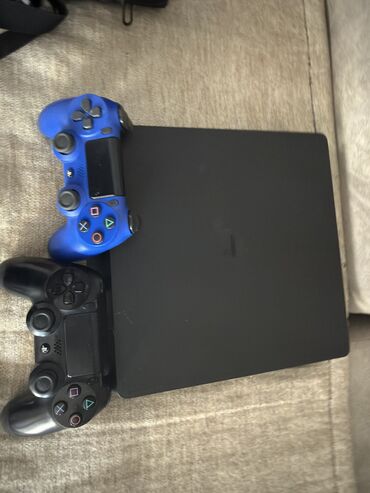 playstation 5 киргизия: PS4 slim 500 gb Прошитая. 10 самых популярных игр. Два джойстика