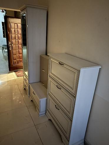 Mebel: İşlənmiş, 1 qapı, Güzgülü, Ağ, Açılan, Düz dolab — 3