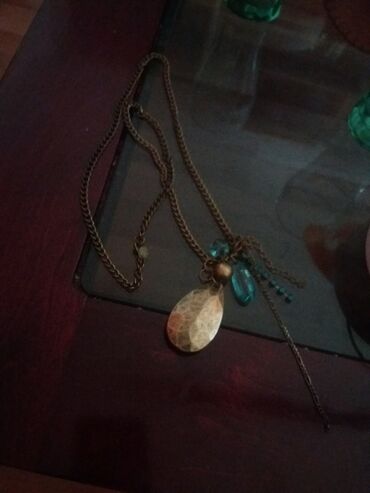 srebrni nakit kompleti: Ogrlica. Bižuterija. Prelepa, sa plavim privescima. Dužina 74 cm