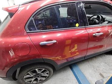 ypsilon nis: Fiat 500x Cross zadnja desna vrata kod boje 831. Fiat 500x Cross — 2