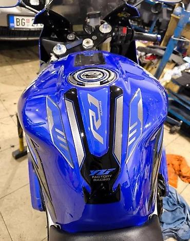 Delovi za motocikle: Tank pad Yamaha R1 3D Stiker za rezervoar - 2422 📌 Opis: Nalepnice za — 9