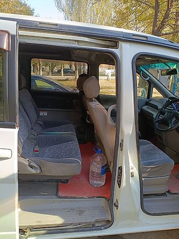reno megan: Nissan Serena: 2001 г., 2 л, Вариатор, Газ, Универсал — 8