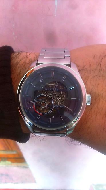 muncuq qolbaqlar: Tommy Hilfiger mexaniki (automatic) kişi qol saatı - Korpus və kəmər — 1
