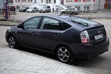 beve maşın: Toyota Prius ili 2008 kreditlə istəyirəm ilkin ödəniş 1500 ayliq