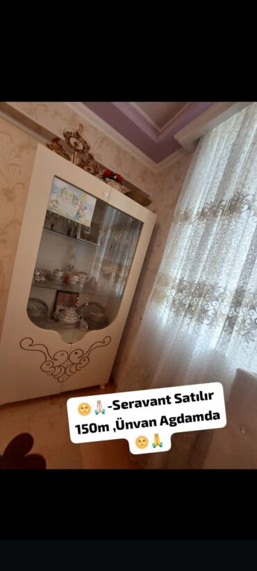 Balıq qulağı: Şüşəli dolab vitrini
