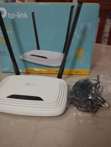 Kompüter ehtiyyat hissələri: TP-Link brendinin simsiz N routeri, evdə və ya ofisdə etibarlı