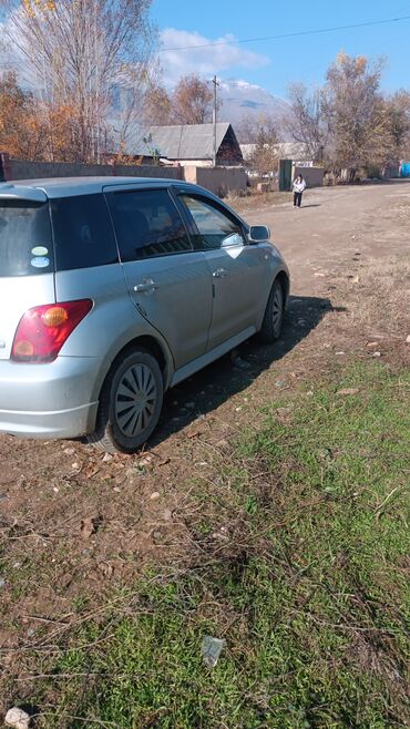 Toyota: Toyota ist: 2002 г., 1.5 л, Автомат, Бензин, Универсал