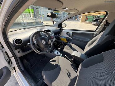 Toyota: Toyota Aygo: 1 l. | 2011 έ. Χάτσμπακ — 17
