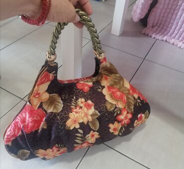 Handbags: Prelepa tašna
Uvoz Francuska
Sa dve pregrade
Kao nova
Unikat model