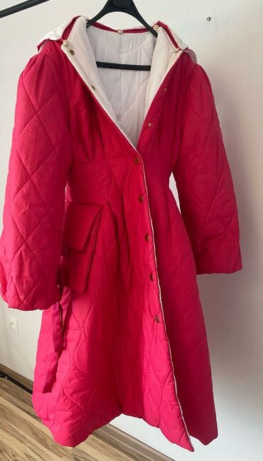 розовый куртка: Продается куртка🔥 Очень срочно, размер «М» Дизайнерская работа 5000