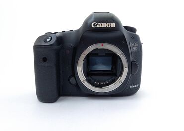 купить бу фотоаппарат: Продам Canon 5D Mark III (Body) в комплекте с зарядным устройством