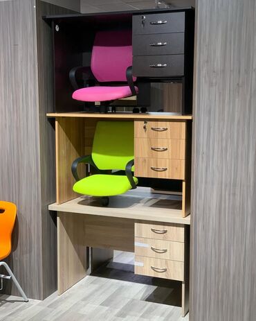 Ofis və oyun kresloları: Yeni, Təkərli, Qolları tənzimlənir, Dəri — 18