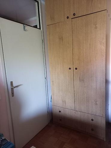 sto za cvece: Ormar.Oplemenjena iverica. Visina 255 cm. Širina 105 cm. Dubina 57 cm — 1