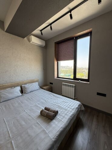 пол дома в бишкеке: 1 бөлмө, Душ кабинасы, Жаздык, жууркан-төшөк каптары, Кондиционер