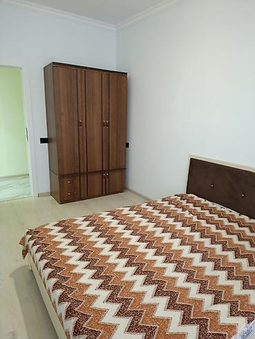 20 ci sahede evler: 3otaqlı mənzil – mətbəx-studiya və yataq otağı Xüsusiyyətlər: - Açıq — 4
