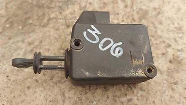 oglasi za auta: POKLOPAC REZERVOARA MOTORIC ZA PEUGEOT 306 — 1