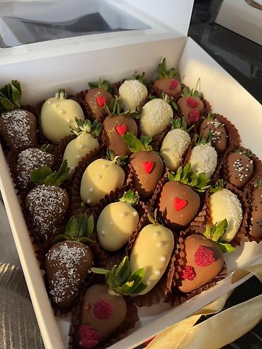 Кондитерские изделия, сладости: Клубника в шоколаде, по самой низкой цене по городу. Сочная клубника в — 24