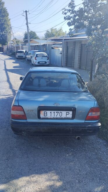 Nissan: Nissan Sunny: 1993 г., 1.6 л, Механика, Бензин, Седан