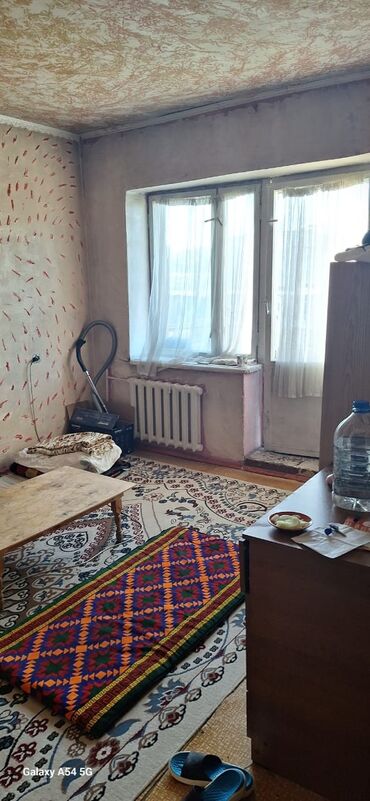 квартира керек ош базар жактан: 1 бөлмө, 30 кв. м, 4 кабат, Косметикалык ремонт