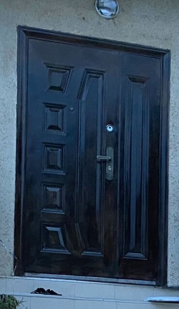 ev ucun qapılar: Metall giriş qapısı – tünd qəhvəyi/parlaq örtüklə - Material: möhkəm