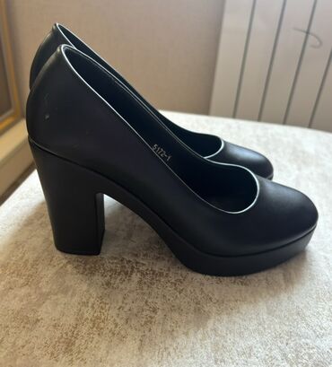 RAF: Qadın ayaqqabısı – Comfort brendi - Model: klassik “pump” tipli