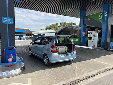 Продажа авто: Honda Fit: 2002 г., 1.5 л, Вариатор, Газ, Хэтчбэк — 2