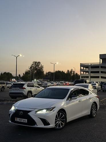 952 2: Lexus ES: 2022 г., 2.5 л, Вариатор, Гибрид, Седан — 1