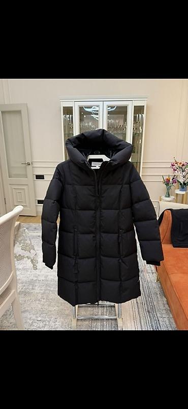 Женская одежда: Пуховик Calvin Klein, женский, черный, удлиненный. Особенности: - — 1