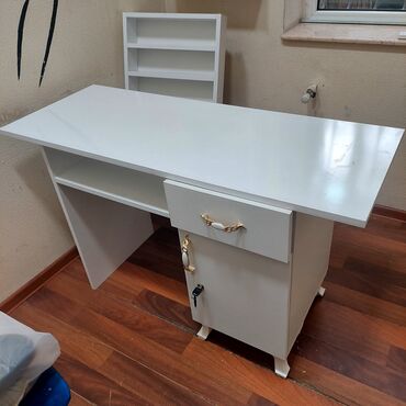 тумбочки для спальни: Tezedir hec iwlemib 120 manat - Geniş, hamar iş səthi – yazı, laptop