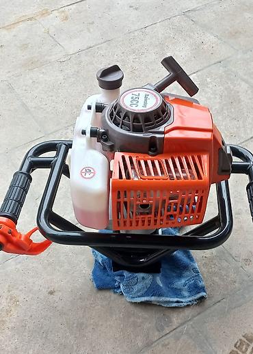 Benzinli torpaq burgusu (yer qazma motoru) tezedi turbali satilir 8 lalafo.az -da Benzinli torpaq burgusu (yer qazma motoru) tezedi turbali satilir 8