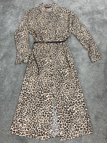 Leopard printli qadın midi donu, uzun qollu və yaxa hissəsində