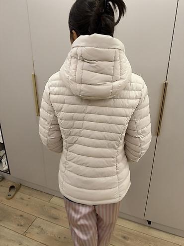 Верхняя одежда: Брендовая (Tommy Hilfiger) стеганая куртка с капюшоном — 5