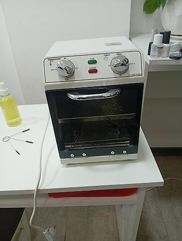 Sterilizasiya üçün quru hava şkafı təqdim olunur. Cihaz manikür