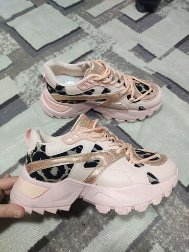 Мокасины и лоферы: За всё 2500 сом. все женские вещи на размер 42-44,вся обувь 37 at lalafo.kg — 2 Мокасины и лоферы: За всё 2500 сом. все женские вещи на размер 42-44,вся обувь 37 — 2