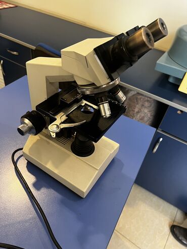 tibbi mikroskop: XSZ 107B Mikroskop binokular. Yaxşı vəziyyətdədir. İstəyən yaxından