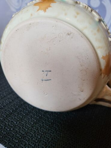 Čaše: Krigla rucno oslikana pa glazirana nemacka 1960g+. Krigla reljefni na lalafo.rs — 12 Čaše: Krigla rucno oslikana pa glazirana nemacka 1960g+. Krigla reljefni — 12