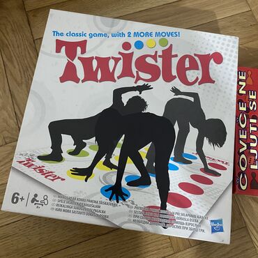 Twister drustvena igra. Korisceno par puta. Odlicno stanje. Placeno