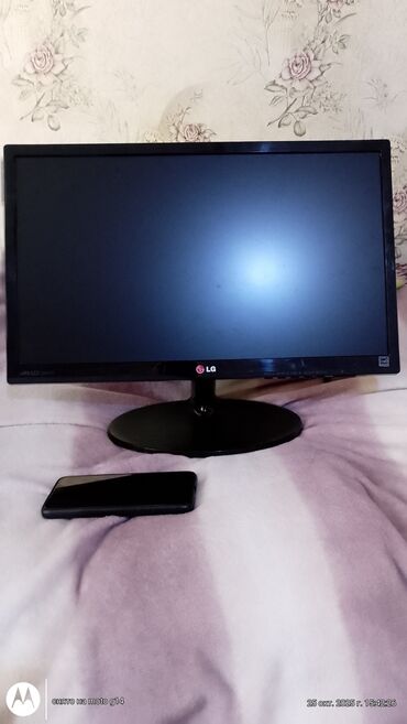 avto monitor: LG IPS LED monitor - Ekran: təxminən 22–23 düym diaqonallı, nazik