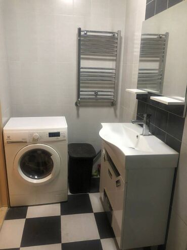 Uzunmüddətli kirayə mənzillər: Nərimanov metrosuna yaxın Heydər Əliev mərkəzinə yaxın 17 mertebeli — 18