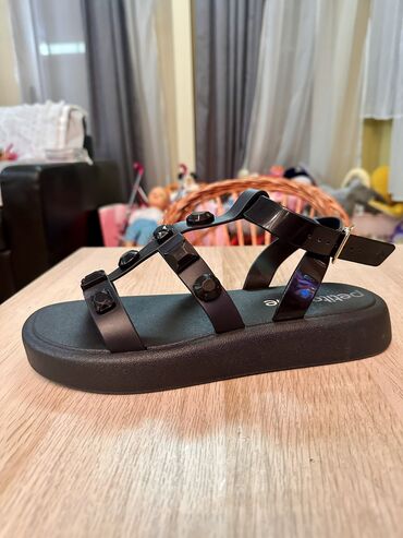 metalik srebrne sandale: Sandals, 40