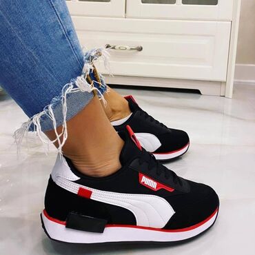 Patike: Puma patike

Novo
Brojevi 36 do 41

fb Moja Kupovina 1 — 3
