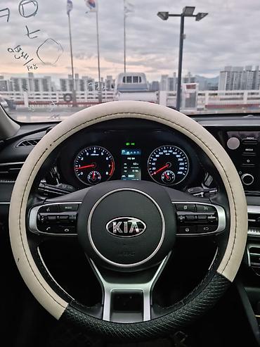 kaiyi e5: Kia K5: 2021 г., Седан — 5