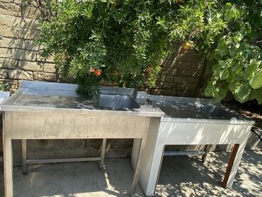 Qızdırıcı və isidicilər: Paslanmayan poladdan hazırlanmış ikili lavabo, mətbəxlər və ya qida